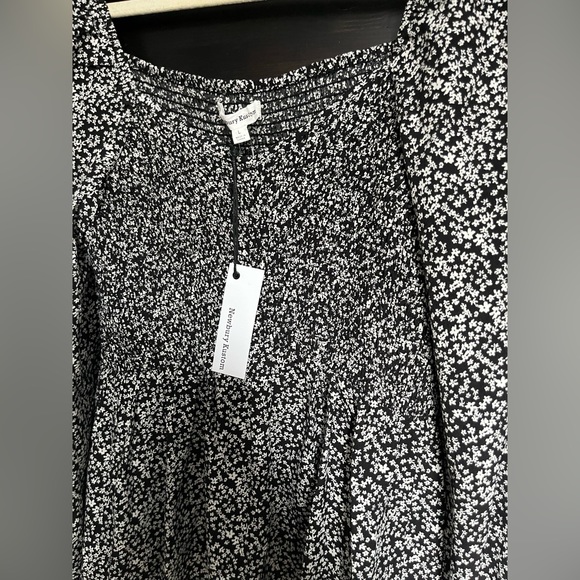 The latest scoop black & white blouse - Picture 2 of 4